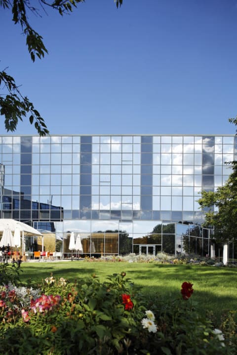 Hotel private garden Courtyard by Marriott Paris Roissy Charles de Gaulle Airport