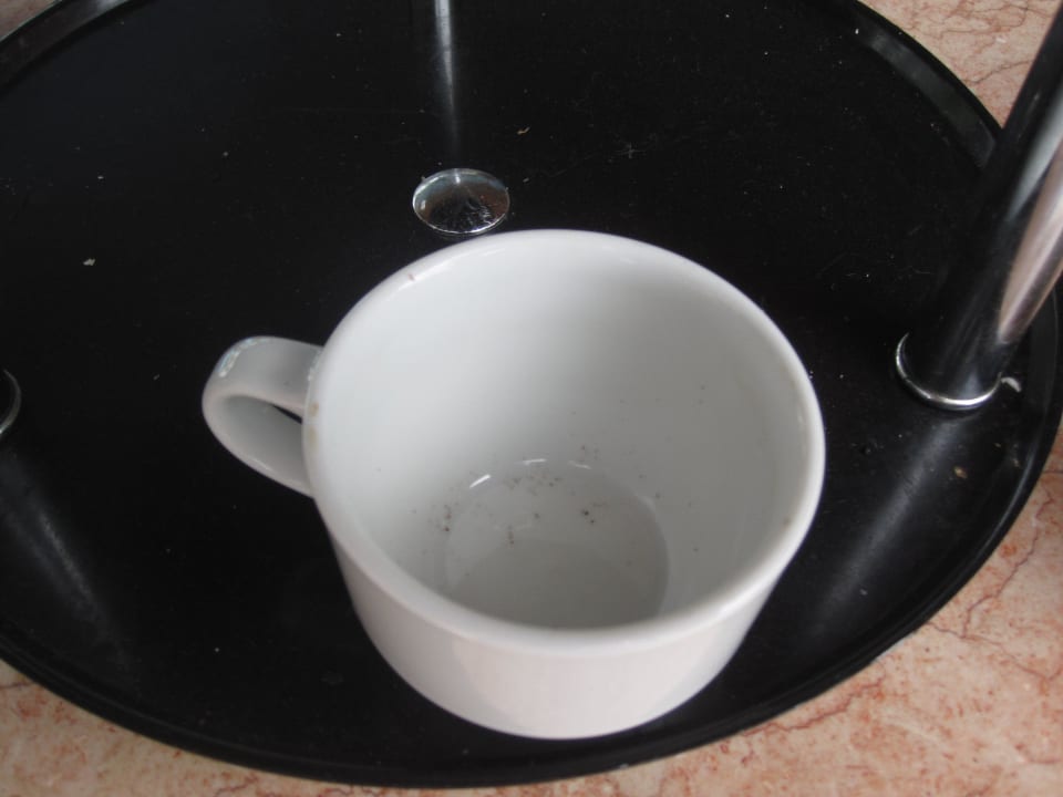 Bereits "Gereinigte" Tasse  Senza Sunset Beach Hotel