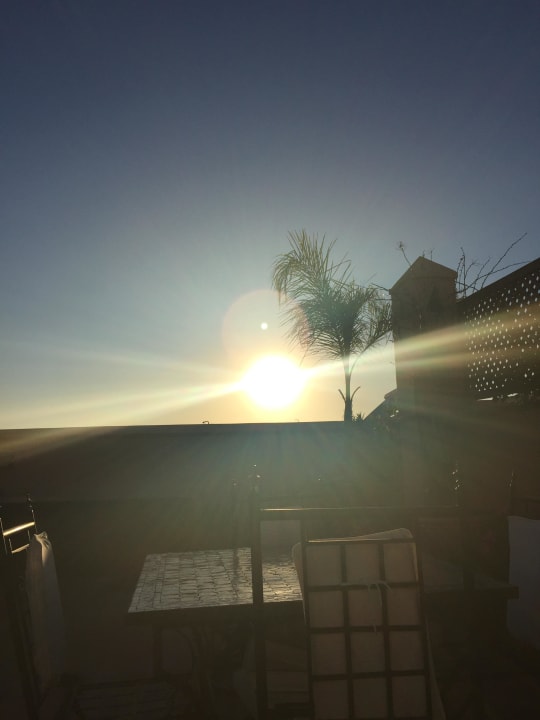 Sonnenuntergang auf der Dach Terrasse  Riad Dar Alhambra