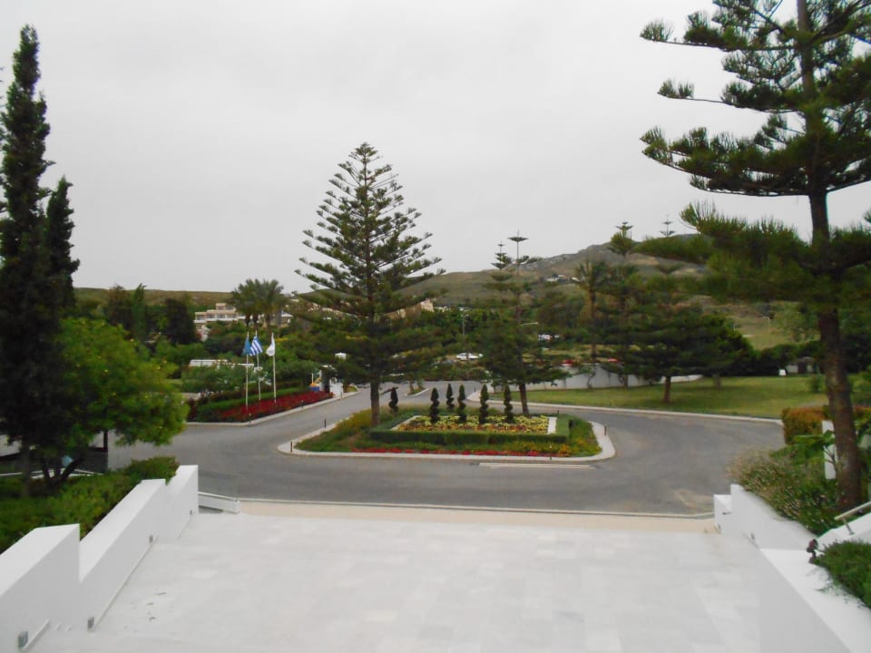 Blick vom Hoteleingang TUI BLUE Oceanis Beach and Spa Resort