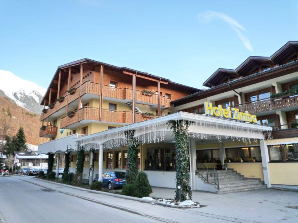 Vorderansicht Hotel Zimba