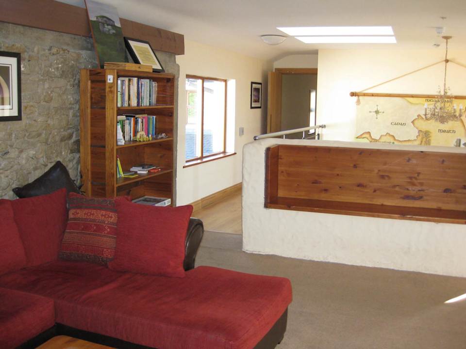 Sitzgelegenheit im Obergeschoss Hotel Newgrange Lodge