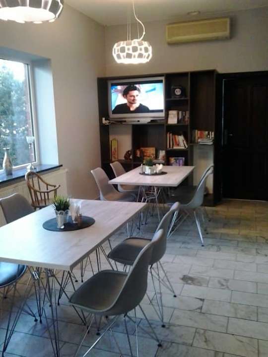 Bar i salka TV w jednym Motel Podróżnik