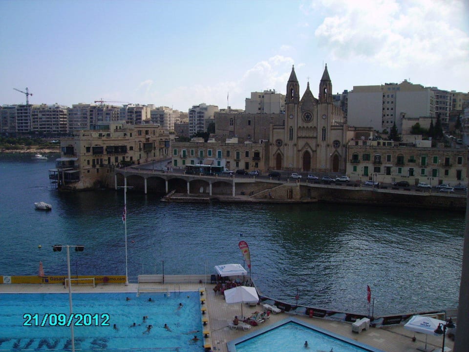 Ausblick aus dem Zimmer zur Badebucht St. Julian's Bay Hotel