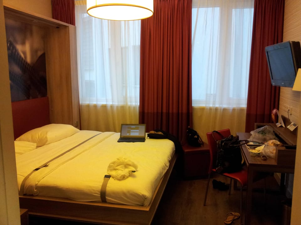 Zimmer 318 ohne Ausblick, Klappbett, eng Aparthotel Adagio Vienna City