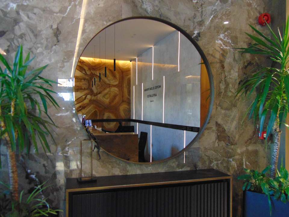 Lobby Hotel Elisa Tirana, Affiliated by Meliá