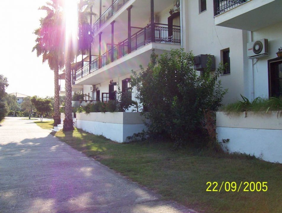 Wejście do hotelu coral Hotel Coral