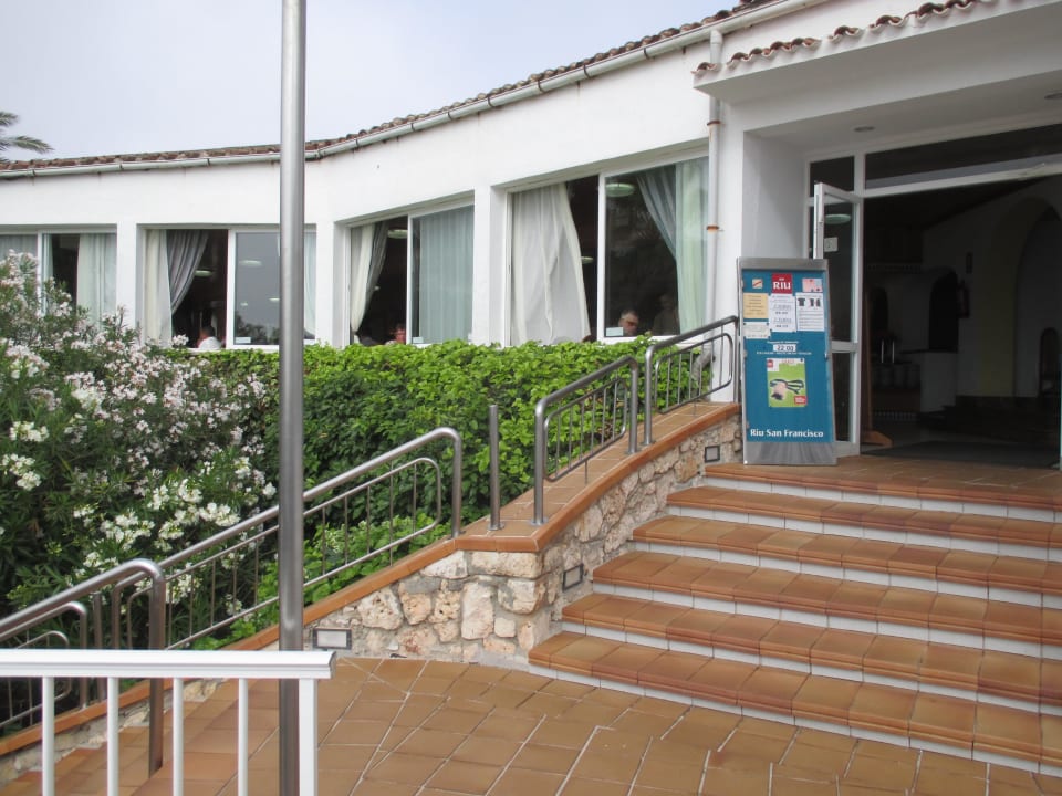 Eingang zum Büffet-Restaurant Iberostar Waves Cala Domingos