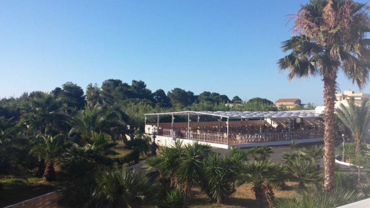 Ausblick vom Zimmer auf das Restaurant "Olivetree" Sandy Beach Resort