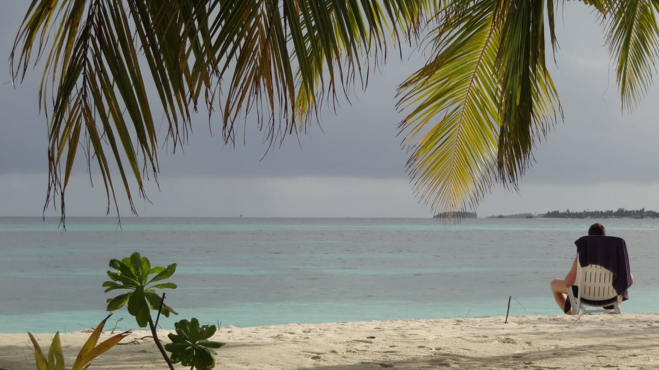 Herrlich - trotz Wolken... Kuredu Island Resort & Spa