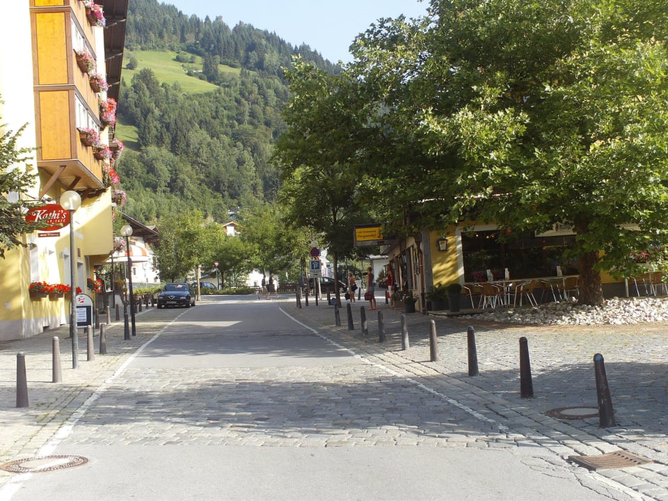 Die Straße vorm Pinzgauerhof Hotel Pinzgauerhof by Alpeffect