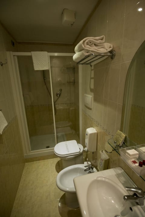 Badezimmer Hotel Astoria Garden