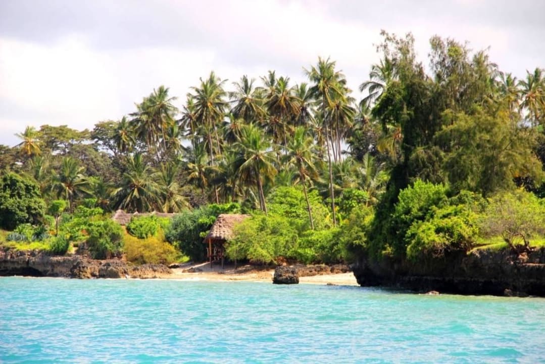 Blick vom Boot  zum Strand Zanzi Resort