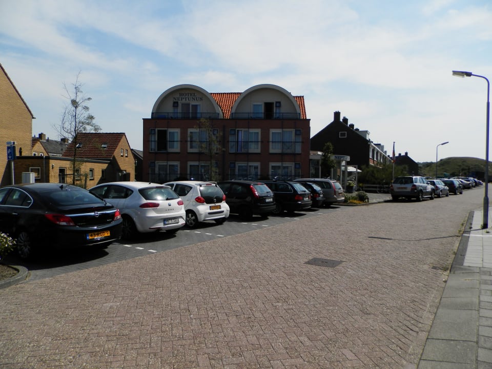Für Hotelgäste kostenfreie Parkplätze Hotel Neptunus