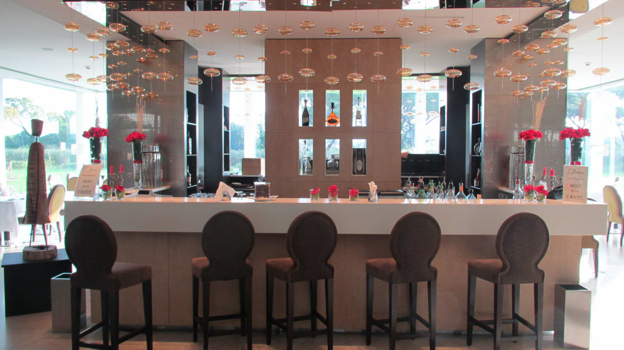 Lobby Pisa Tower Plaza