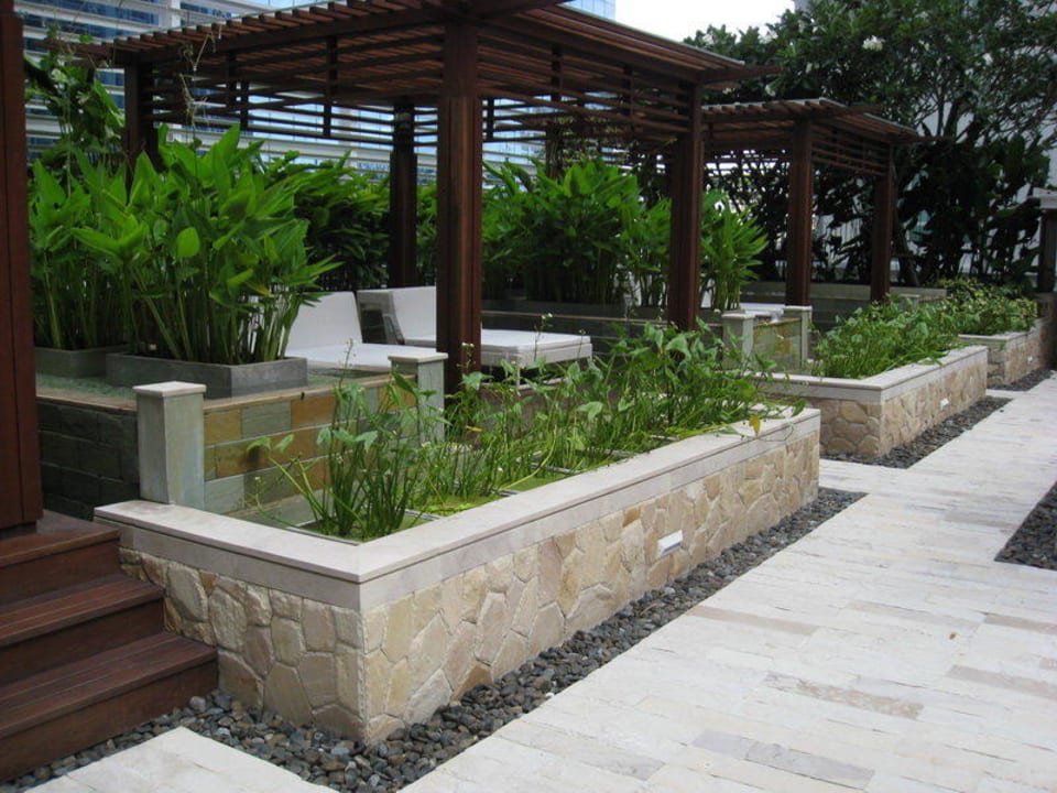 Liegen am Pool Dusit Suites Hotel Ratchadamri, Bangkok