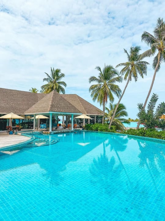 Pool Machchafushi Island Resort & Spa Maldives, The Centara Collection