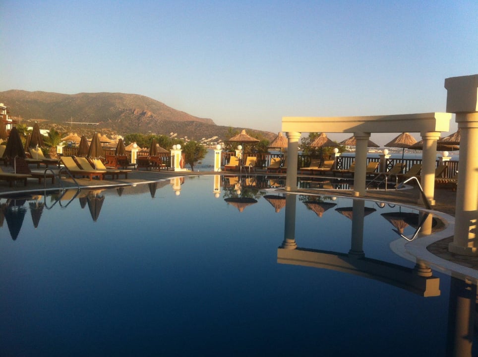 Früh am Morgen Alexander Beach Hotel & Village Resort