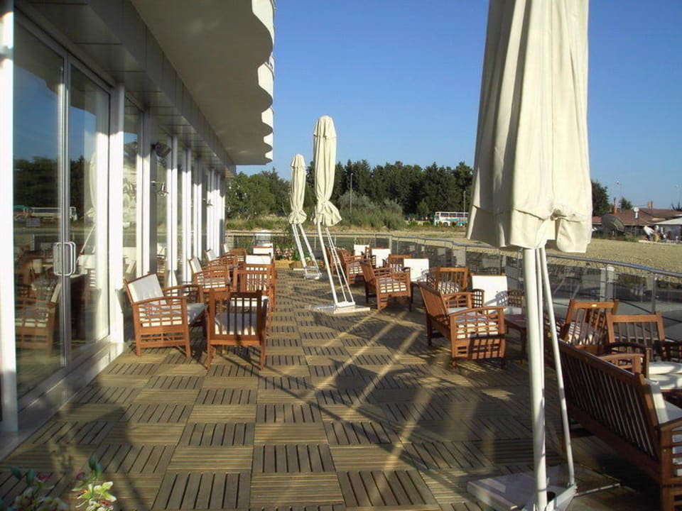 Terrasse an der Coffee Bar Hotel Sidekum