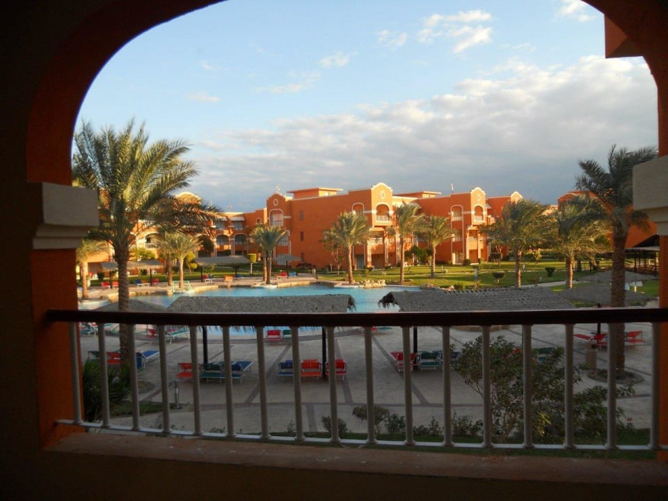 Вид с балкона на бассейн Sentido Caribbean World Soma Bay