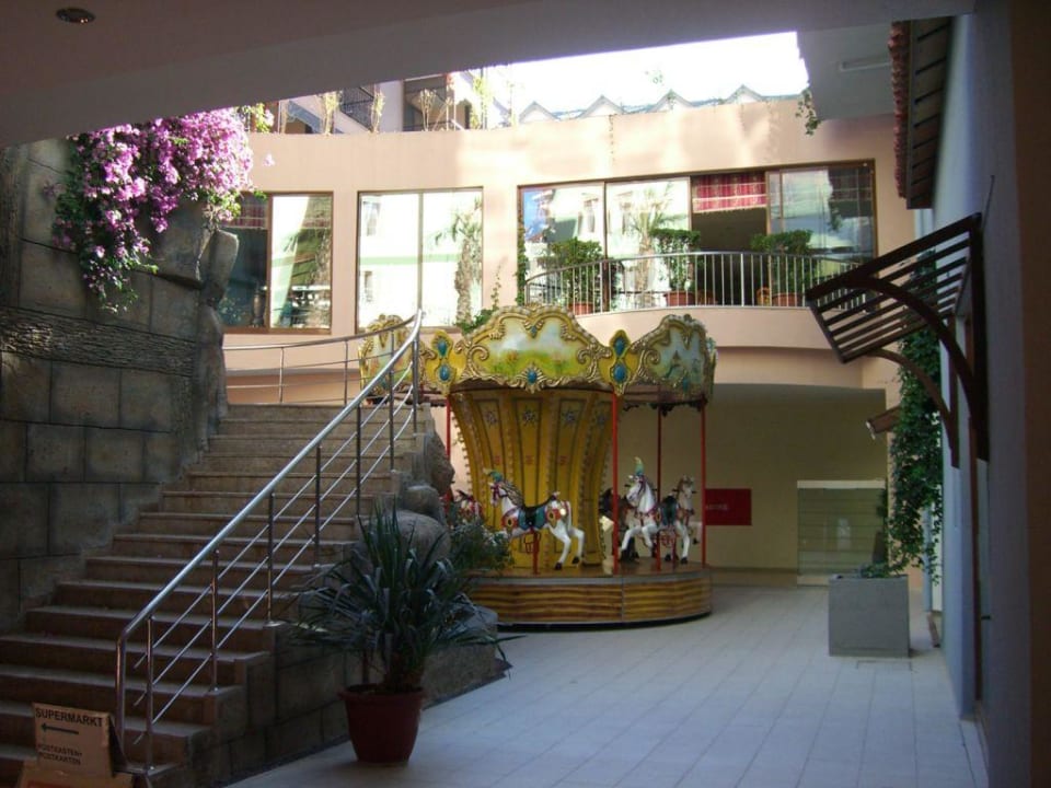 Einkaufspassage Hotel Turan Prince