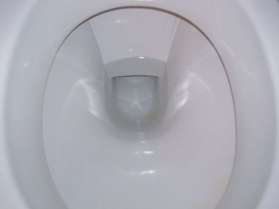 Dreckiges WC im Hotelzimmer Center Parcs Park Nordseeküste