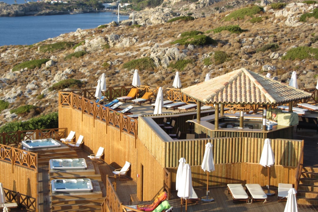 Blick auf die Sonnenterrassen Royal Bereich Hotel Kalithea Horizon Royal