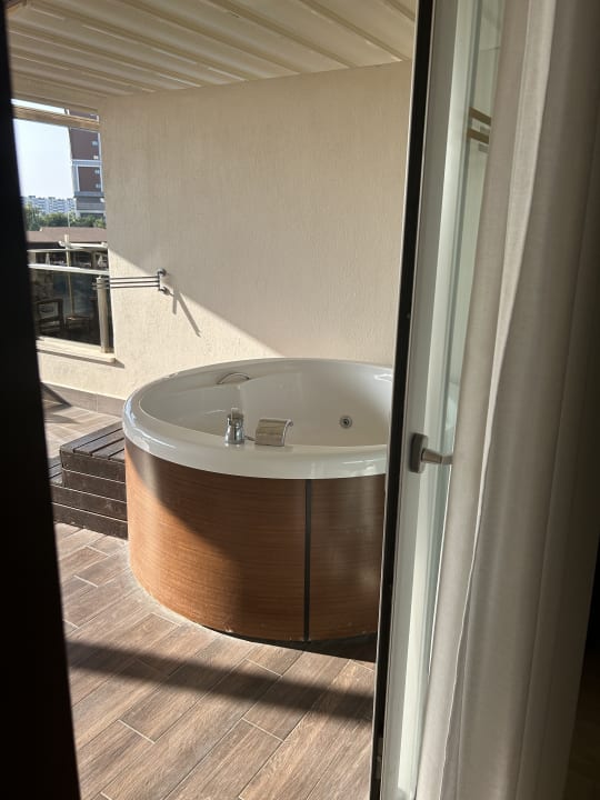 Zimmer Saturn Palace Resort Hotel