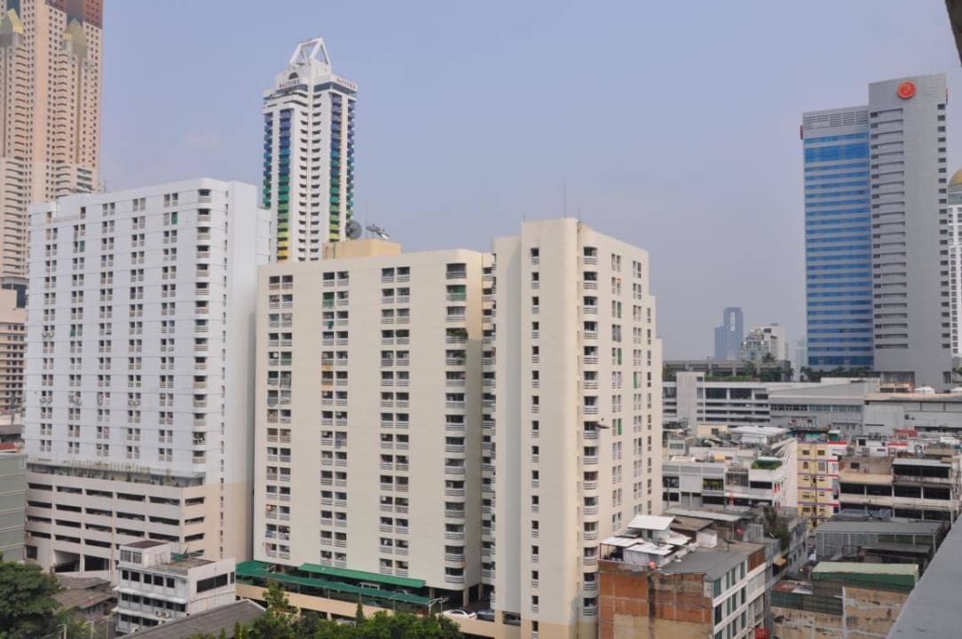 Nach rechts Hotel Centre Point, Petchburi 15