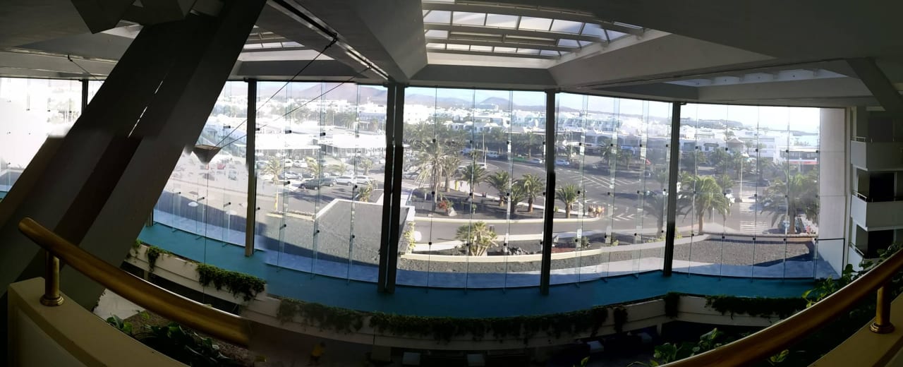 Ausblick aus dem Zimmer in Richtung Stadt Hotel Grand Teguise Playa