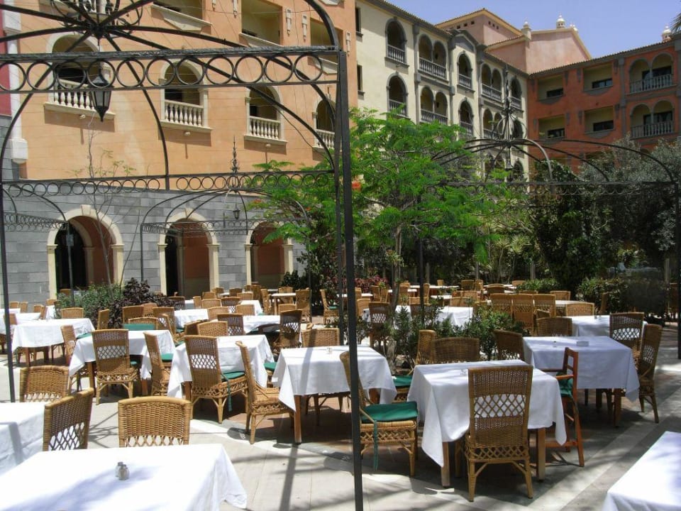 Die Außenterrasse des Buffet-Restaurants R2 Rio Calma Hotel & Spa & Conference