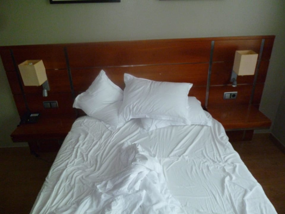 Das Bett ist max. 140cm breit (Doppelbett) H10 Itaca