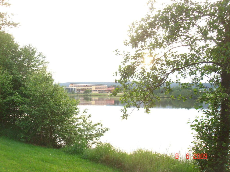 Blick zum Hotel Kurzentrum Weissenstadt am See