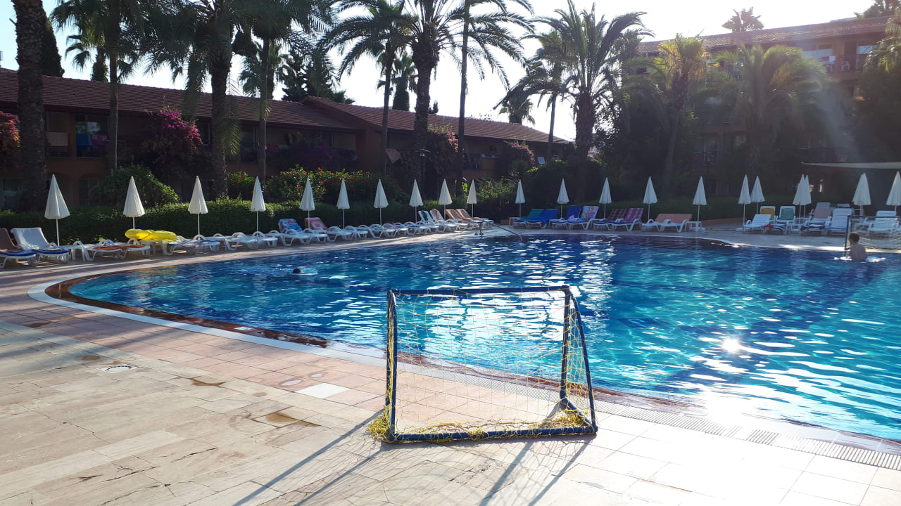 Pool Club Turtas Beach Hotel