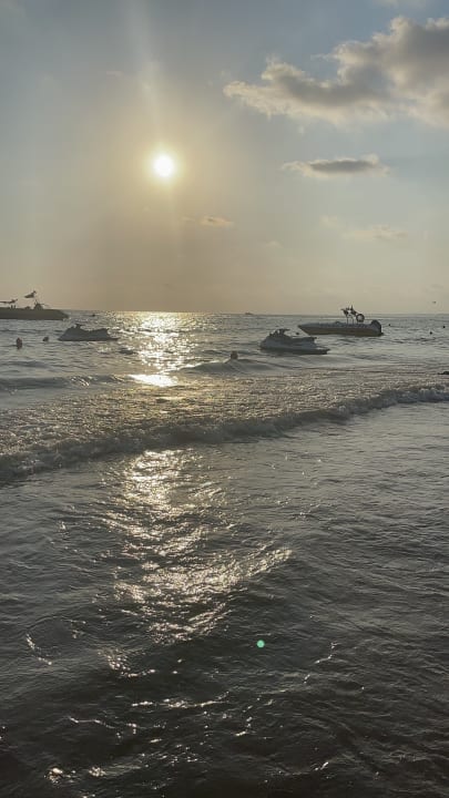 Strand Side Star Beach