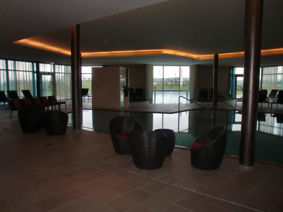 Hallenbad mit gemütlichen Sitznischen Falkensteiner Hotel Bad Leonfelden