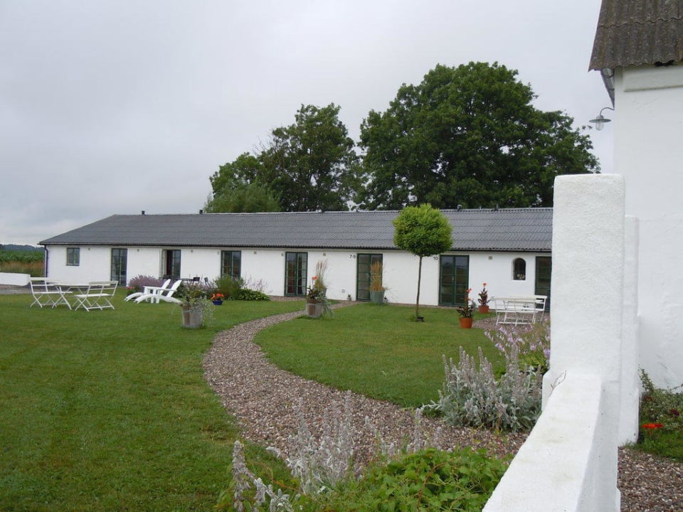 Blick vom Garten auf die Zimmer Hotel Logi Gamlegård