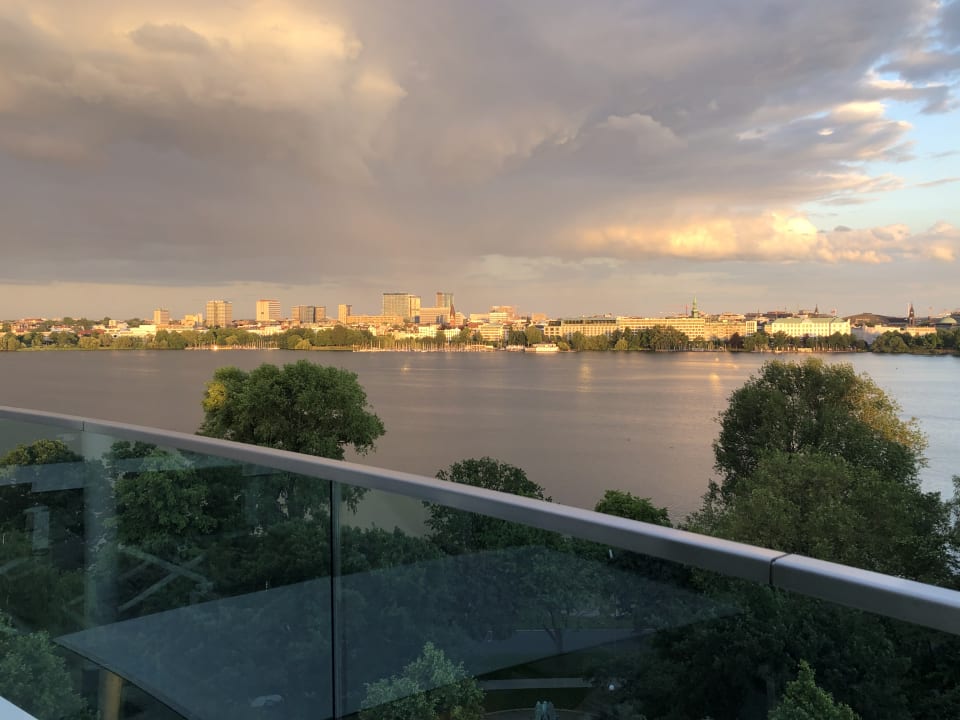 Ausblick The Fontenay Hamburg