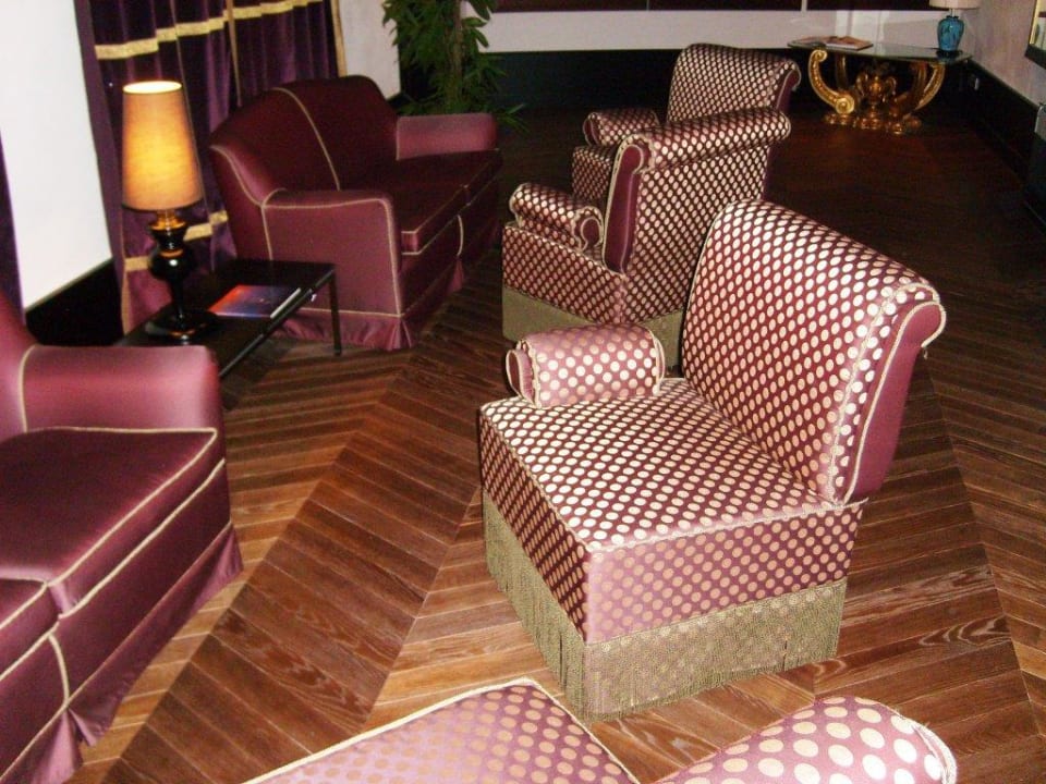 Sitzmöglichkeiten auf der 3. Etage Hotel Aqua Palace