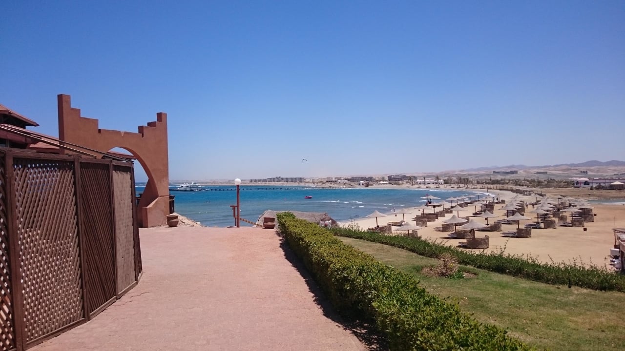 Ausblick über Bucht Three Corners Equinox Beach Resort