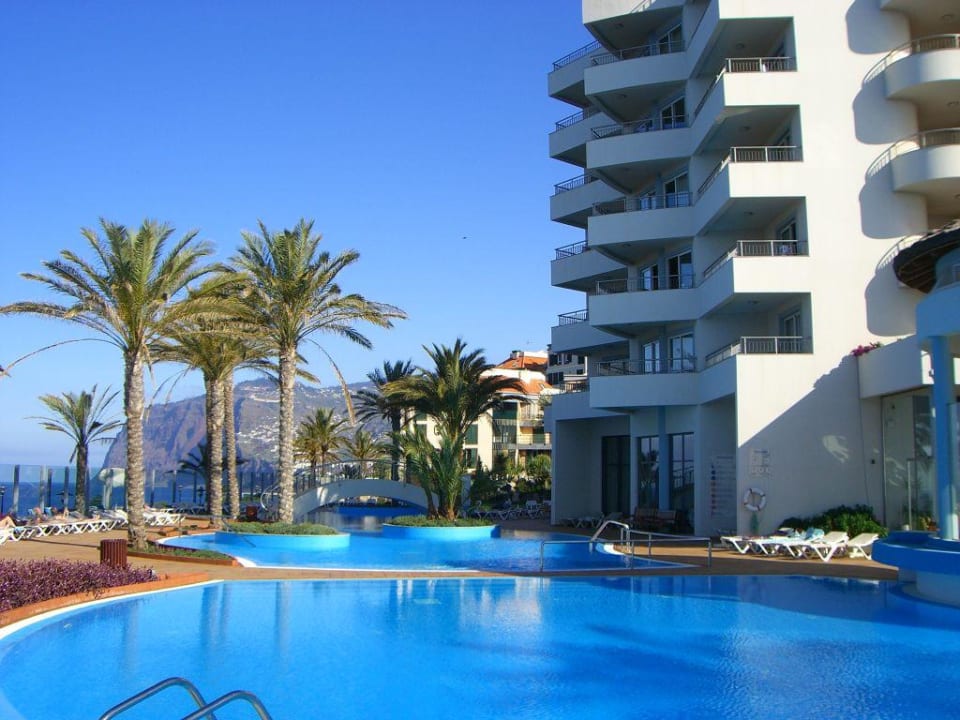 Pool and suites Pestana Grand Ocean Resort