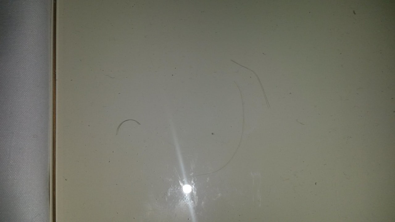 Haare auf dem Nachttisch PLAZA Premium Timmendorfer Strand