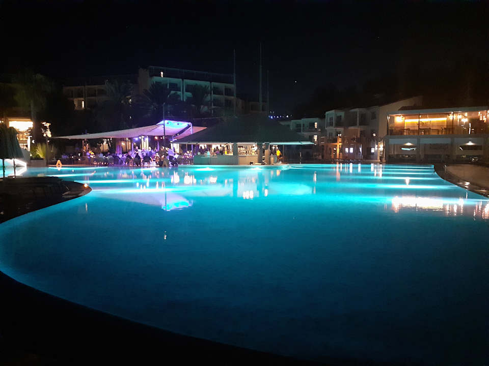 Pool Arum Barut Collection