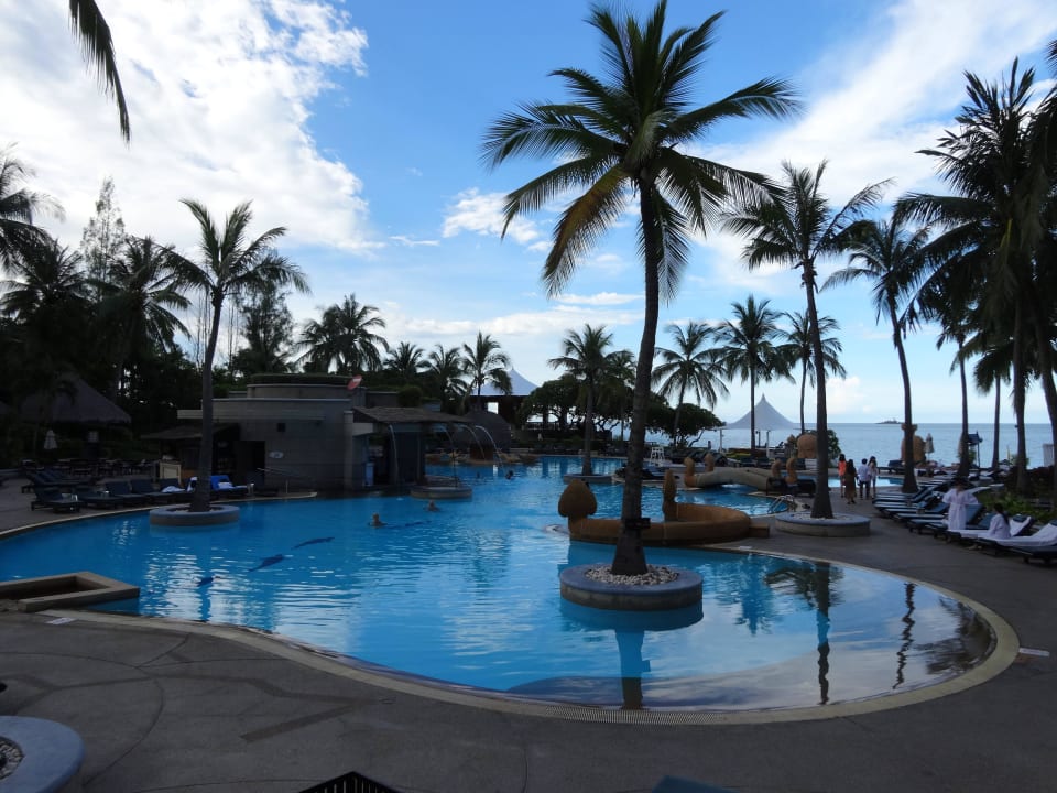 Blick auf den Pool Hilton Hua Hin Resort & Spa