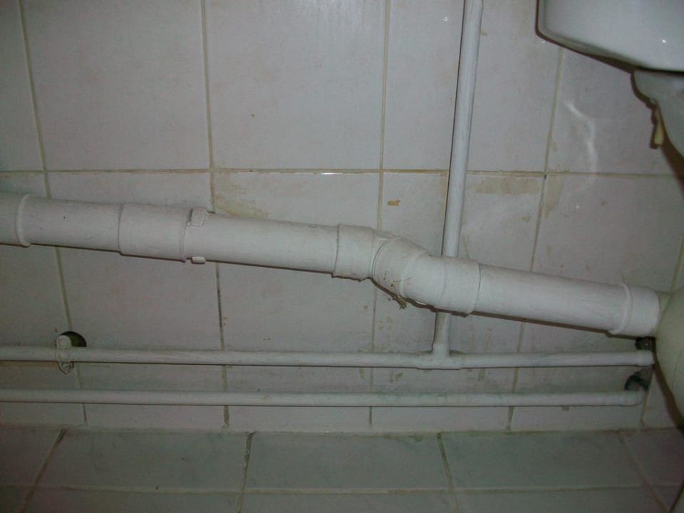 Renovierungsbedürftiges Badezimmer Hotel Kyriad Paris Est - Porte de Bercy