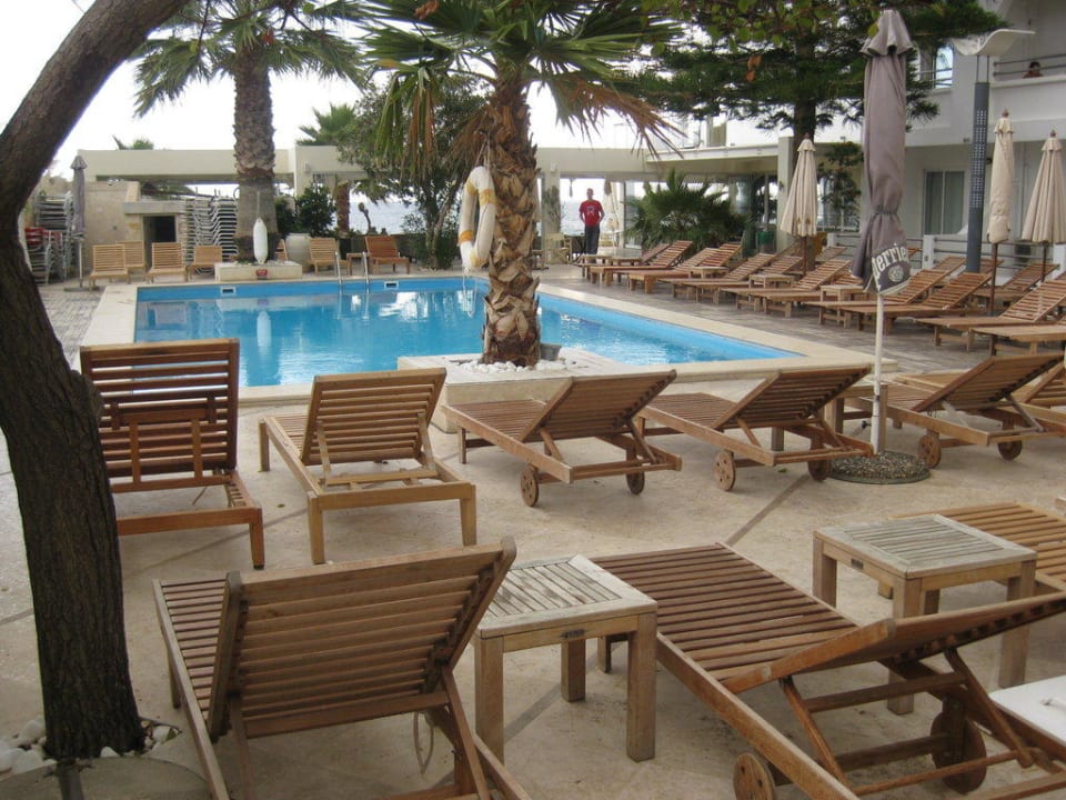 Pool vom Restaurant aus gesehen Glaros Beach Hotel