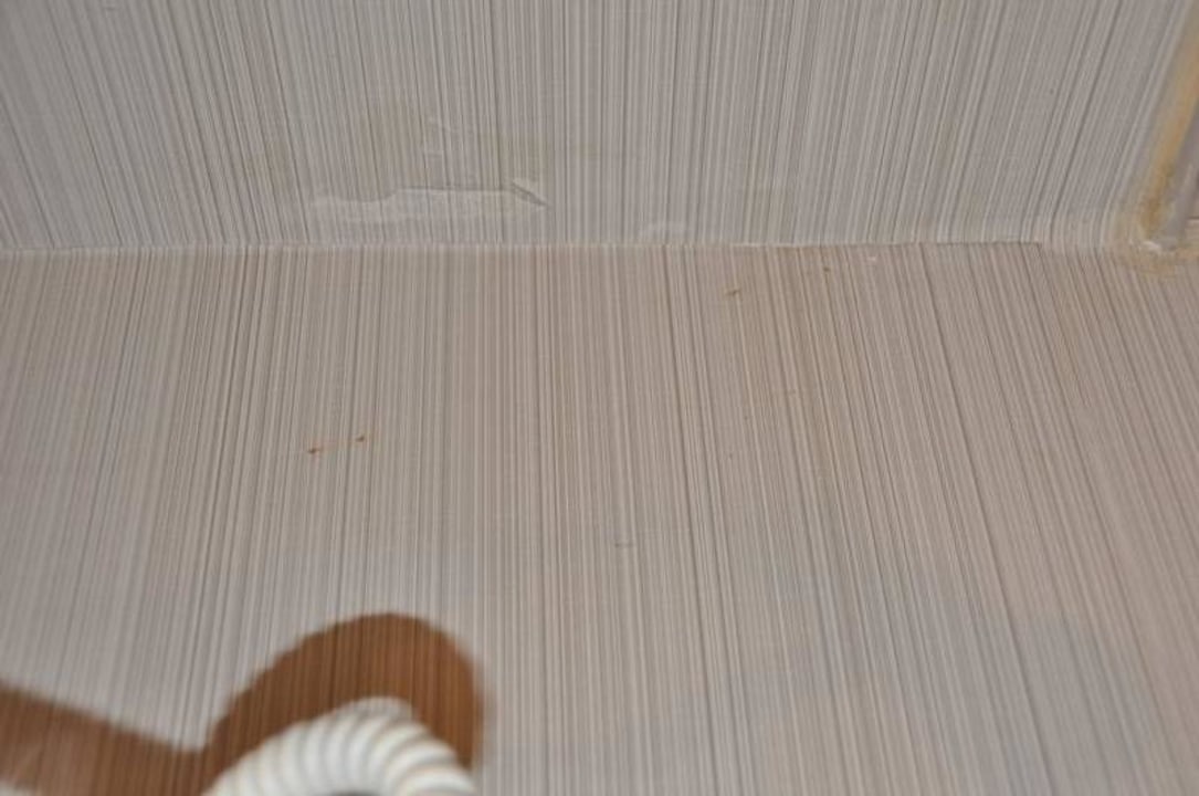 Schmutzige Tapeten im Badezimmer Seher Sun Palace Resort & Spa