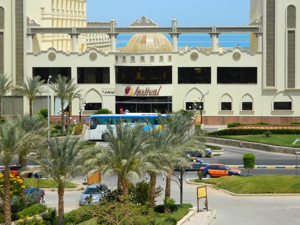 Вход в главный корпус Riviera Aqua Park Resort