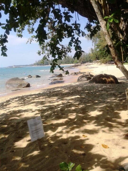 Strand bei Flut SENTIDO Khao Lak