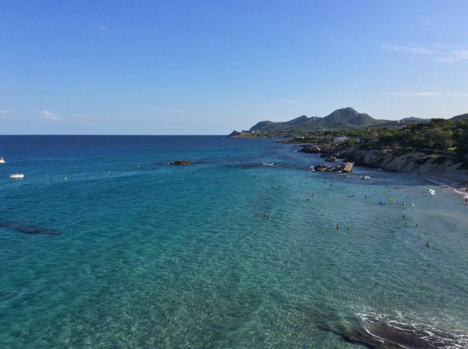 Blick von Balkon auf die Badebucht Hotel Clumba